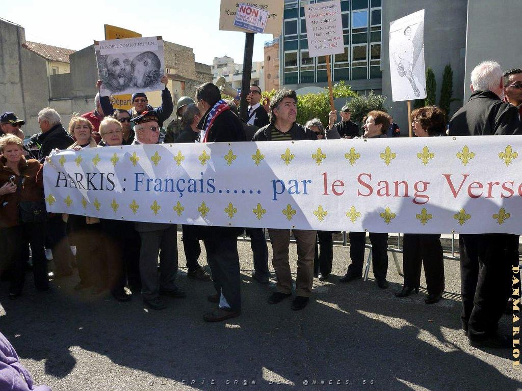 2012 03 10 NIMES MANIF CONTRE COLLOQUE DU FLN (61) PAR GV.JPG